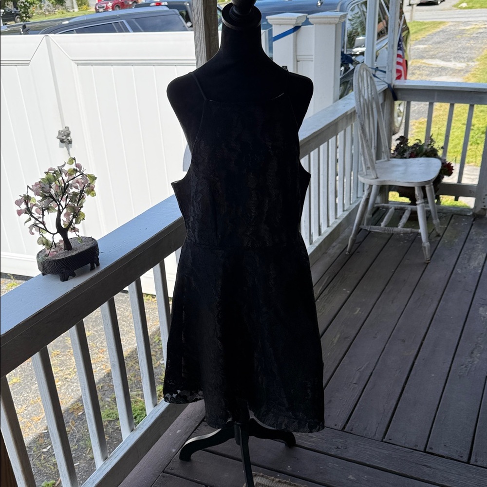 Trac Black Backless Lace Dress